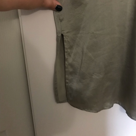 100% Silk Vintage Carole Little Silver Top - Picture 4 of 5